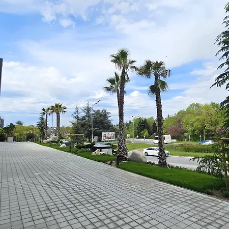 Luxury 2 Flat Free Parking, Pool And Wifi アパート ヴァルナ