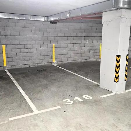 Luxury 2 Flat Free Parking, Pool And Wifi ヴァルナ