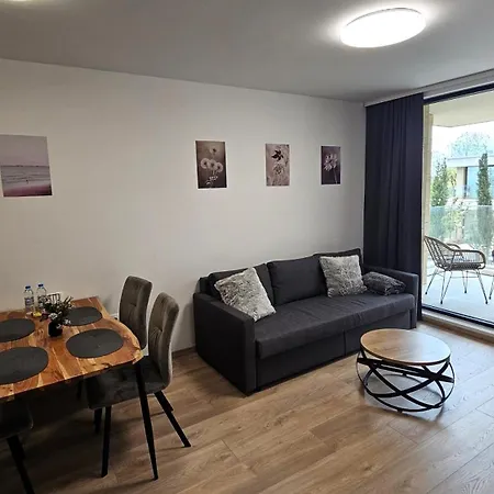 Luxury 2 Flat Free Parking, Pool And Wifi