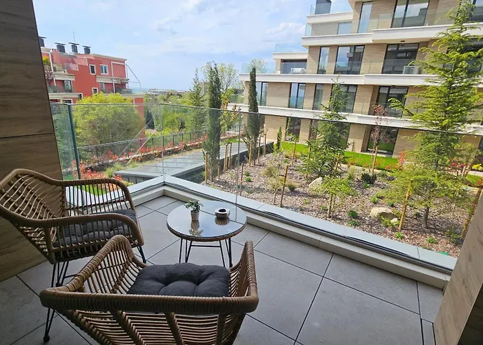 Luxury 2 Flat Free Parking, Pool And Wifi *