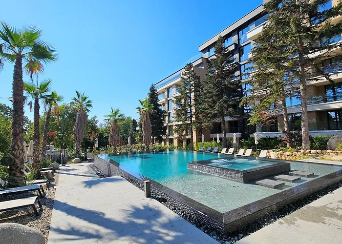 Luxury 2 Flat Free Parking, Pool And Wifi