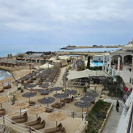 Luxury 2 Flat Free Parking, Pool And Wifi Várna