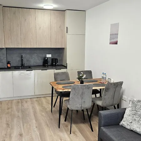 Luxury 2 Flat Free Parking, Pool And Wifi