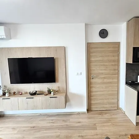 Luxury 2 Flat Free Parking, Pool And Wifi * Várna