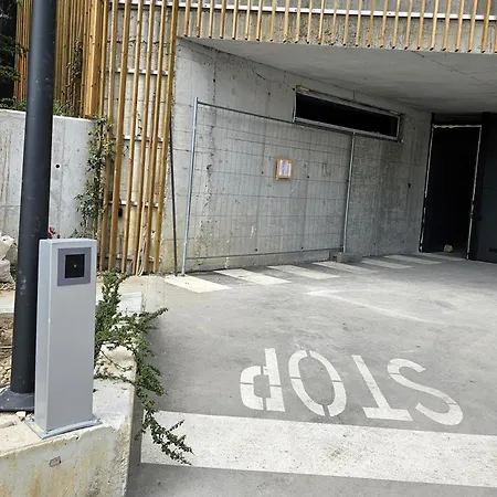 Luxury 2 Flat Free Parking, Pool And Wifi