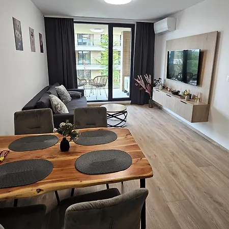 Luxury 2 Flat Free Parking, Pool And Wifi Várna