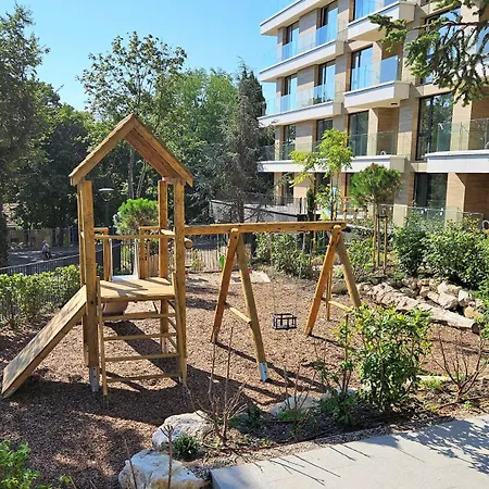 Luxury 2 Flat Free Parking, Pool And Wifi Várna