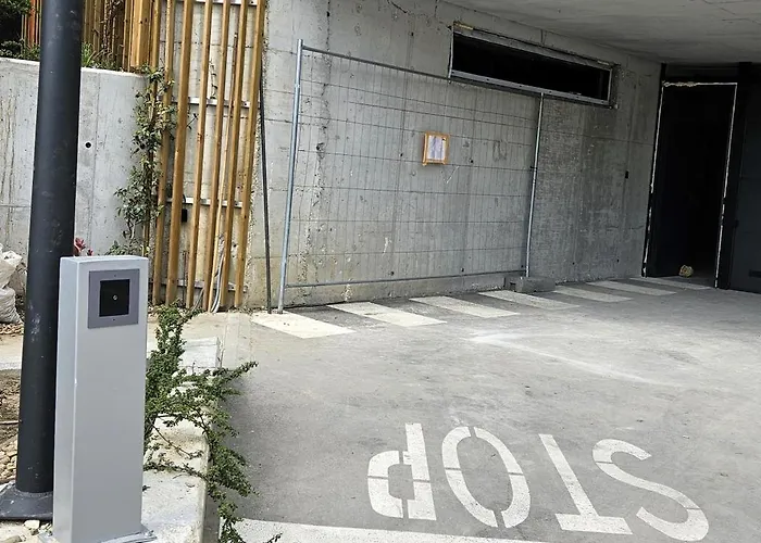 Luxury 2 Flat Free Parking, Pool And Wifi